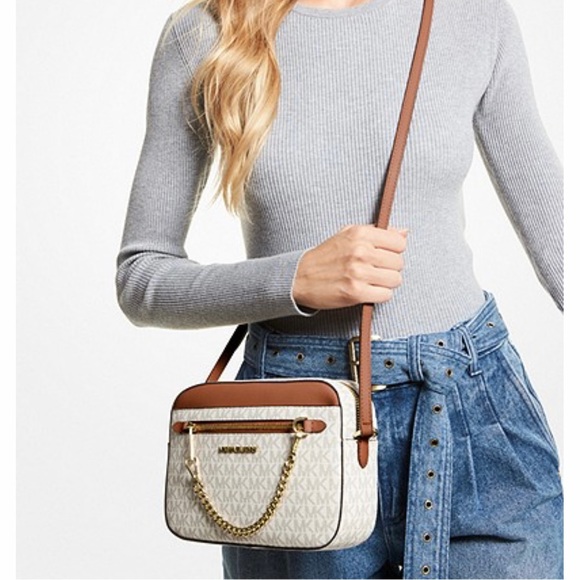 MICHAEL MICHAEL KORS
Jet Set Large Logo Crossbody Bag. Brand new in bag - Picture 4 of 4